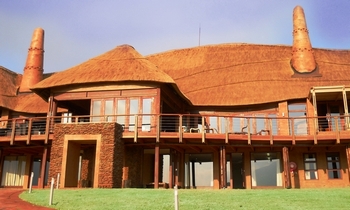 AFRICAN HILLS SAFARI LODGE & SPA