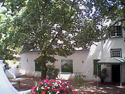 OLIVES & PLATES CLUB & CONFERENCE VENUE OLIVES & PLATES CLUB & CONFERENCE VENUE