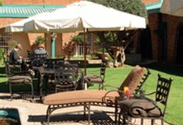 AU JARDIN GUESTHOUSE AU JARDIN GUESTHOUSE